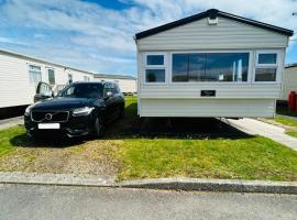 The Elms, 6 Sleeper Trecco Bay Luxury Caravan Park，位于纽顿的度假园