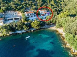 Apartments by the sea Ubli, Lastovo - 23365，位于拉斯托伏的酒店