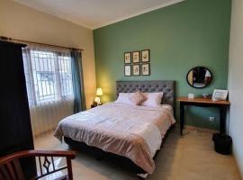 Cottonwood Villa Grandma's 3BR 10pax Wi-Fi BBQ，位于伦邦的酒店