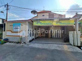 Assalaam Homestay Syariah RedPartner，位于Lamongan的酒店