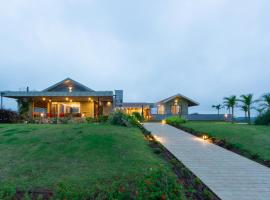 SaffronStays Ashfield - An eco-luxe 5-bdr farmhouse in Nashik，位于纳西克的酒店