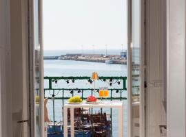 La Finestra Sul Mare Central Apartment Vista mare，位于安齐奥的酒店