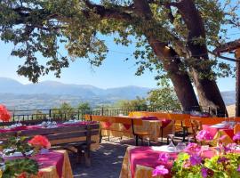 Agriturismo Roccamaia，位于Pievebovigliana的酒店