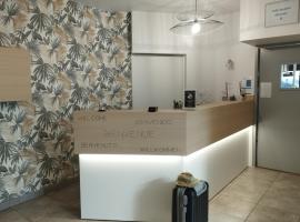 Brit Hotel L'Arrivée Guingamp，位于甘冈的酒店