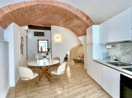 L'Arco sul Lago - Deluxe Apartment，位于Castro的酒店