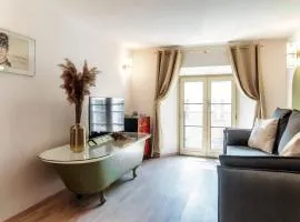 Vanity Flat by "The House Of Travelers"