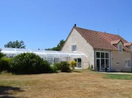 Gîte de charme avec piscine couverte, proche Paris, nature et activités en Berry - FR-1-591-9