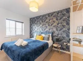 Townhouse in Rugby with Garden and Free Parking