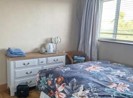 Private double room in central location，位于Tara的民宿