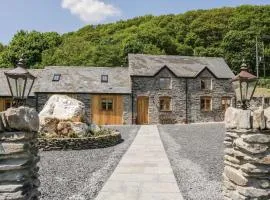 Cosy Barn - Sleeps 8 Hot Tub & Countryside Views