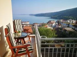 Sea View Apartment with 3 Bedrooms in Amfilochia