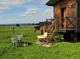 Roulotte de la Ferme Les Chenevières，位于Villers-devant-Mouzon的酒店