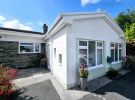 Beautiful 2 bedroom annexe in popular town location