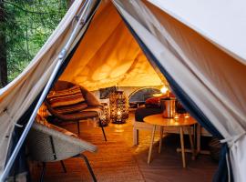 Glampingt&auml;lt i naturen，位于Molkom的海滩酒店