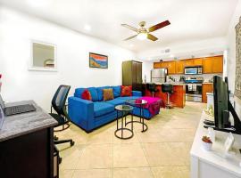 Cozy & Peaceful Sedona Condo with Pool, walk to Restaurants, Shops & Hiking Nearby，位于塞多纳的酒店