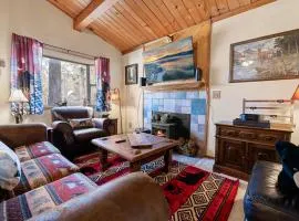 A Beary Cute Cabin - An adorable cozy cabin nestled in the forest!