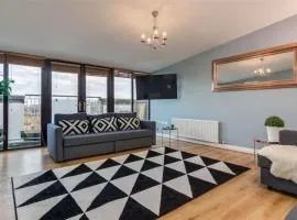 City Hall Penthouse Duplex - Incredible Views & Sleeps 8 & Balcony & Very Modern and spacious