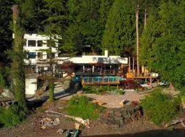 Ozarks Luxurious Lakeside Villa at Harrison Lake