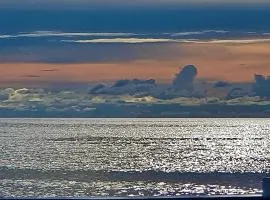 Frente al Mar y cerca del Centro Histórico