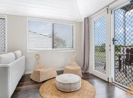 Oasis Two On Farnborough