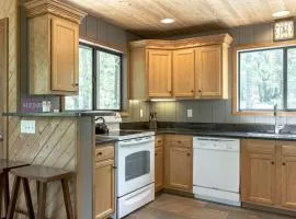 Tarnhouse Lakefront Cottage