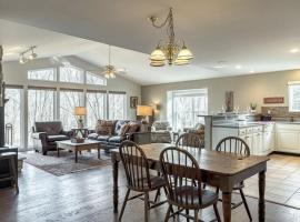 Innsbrook Woodland View Home，位于Innsbrook的酒店