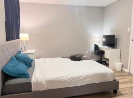 Elsichy Stay Cozy Home - Sleeps 10- Near West Edmonton Mall，位于埃德蒙顿的酒店