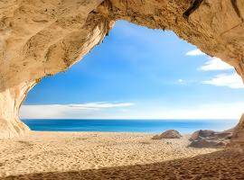 La Grotta Sardegna 4 Bedrooms 4 Private Bathrooms，位于Urzulei的酒店