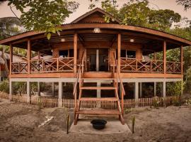 Sunset Surfing Villas Mentawai，位于Tua Pejat的酒店