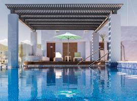 Comfort Inn & Suites Los Cabos，位于卡波圣卢卡斯的带泳池的酒店