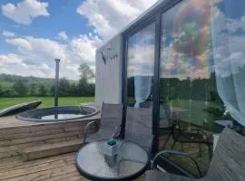 Cozy Hut with the included Hot Tub-Prime Rentals