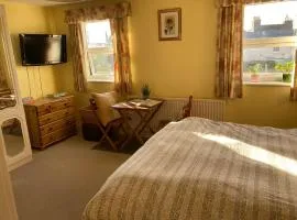 Sunny room in Old Emsworth Village in private house