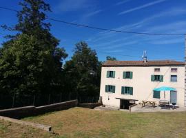 Le moulin mallat mazeyrat d allier 43300，位于Mazeyrat-d'Allier的酒店