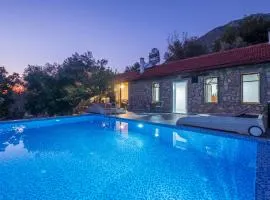 Villa Rose Garden with Private Pool And Jacuzzi