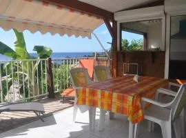 Bungalow confortable a Bouillante avec vue sur la mer