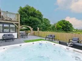 Bag-End House - Unique home with Balcony, Beautiful Views, Ping Pong and Hot Tub option - Sleeps 14