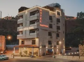 Corner Hotel - Petra