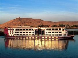 Silvia Nile Cruise Luxor to Aswan every Saturday, Monday and Thursday，位于卢克索的酒店