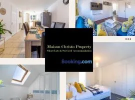 Reams Way 5Bedroom Apt Sleeps 13 in Sittingbourne with Wifi & Free Parking By Maison Christo Property Short Lets & Serviced Accommodation