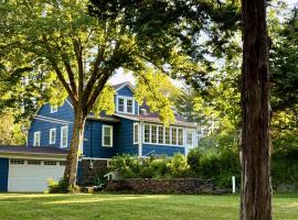 1890 CapeCod farmhouse:Charming, Private, Spacious，位于索格蒂斯的酒店