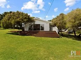 Smith Beach Family House Sleep 6