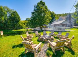Massive Roscoe Retreat Great for Large Groups!，位于Roscoe的酒店
