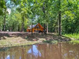 Upscale Broken Bow Cabin Hot Tub and Fishing Pond!