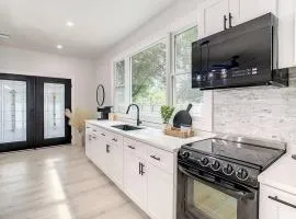 Cozy Getaway Home - near Siesta Key Beach