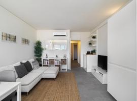 WHome Study & Surf Carcavelos 1-BED by Beach & Nova SBE，位于卡尔卡维洛斯的酒店