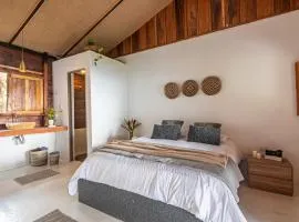 Habitacion en increible ecolodge en Vista Nieves --