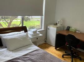 Spacious Beautiful Room，位于Campbelltown的酒店