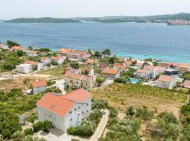 Apartments with a parking space Kuciste - Perna, Peljesac - 10161，位于库希斯特的酒店