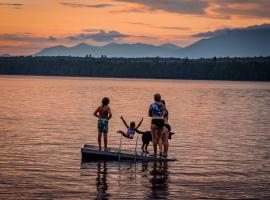Mountain Majesty - Katahdin View & Soft Sand Beach，位于Millinocket的酒店