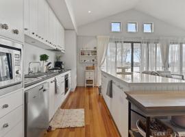 Lakeside 3-Bed Family Home with Amazing Views，位于库克角的酒店
